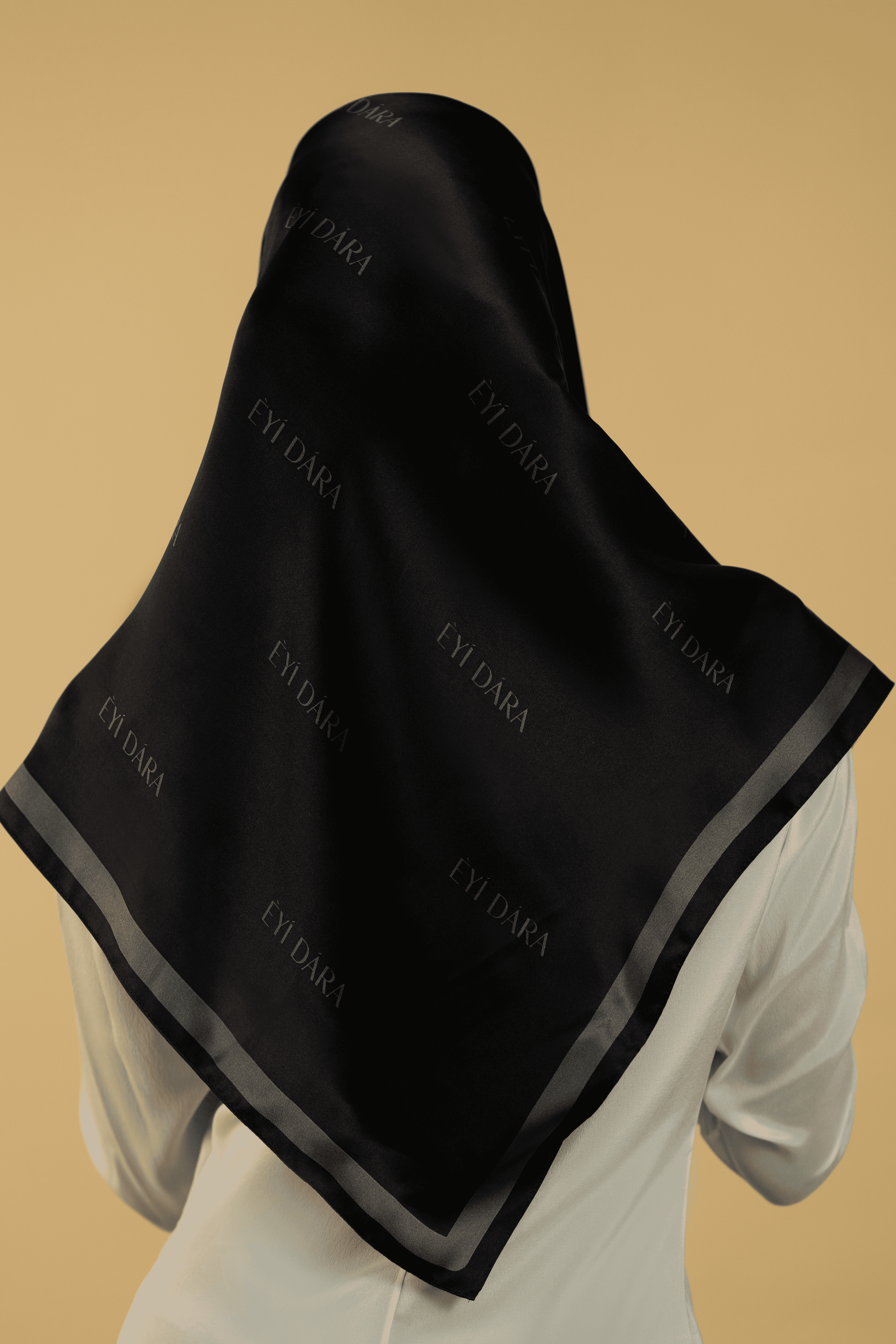 ÈYÍ DÁRA SILK SQUARE SCARF